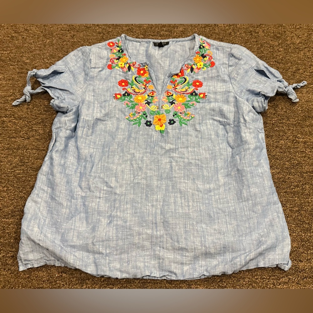 EUC! Women's Talbots Petite Blue Floral Embroidered Blouse SS Sz S